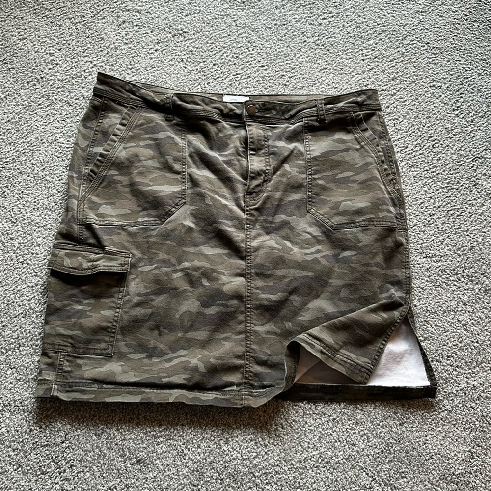 Stretch camo cotton cargo skirt